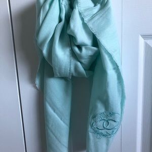 BNWOT Chanel 100% Cashmere scarve